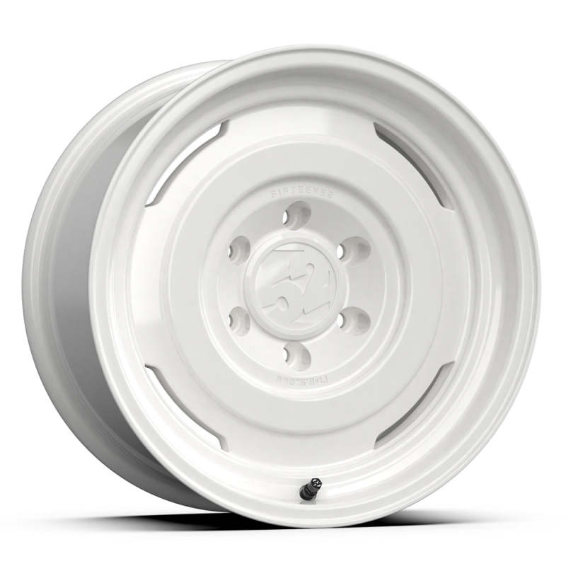 fifteen52 Analog HD 17x8.5 Gloss White Wheel Part Number AHDCW-78569-00